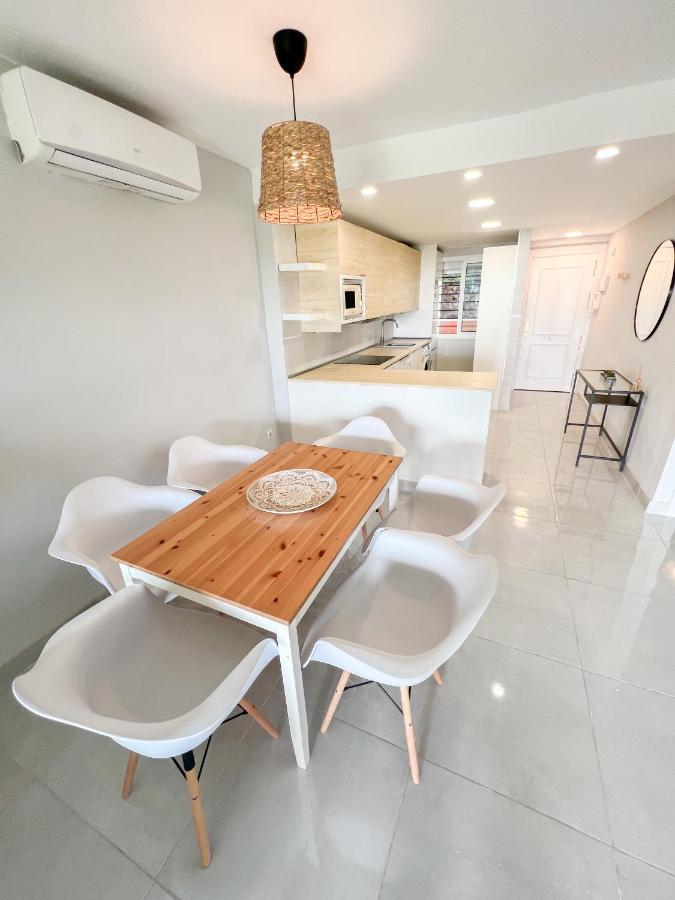 Cozy Apartment With Large Terrace Torremolinos Exterior photo