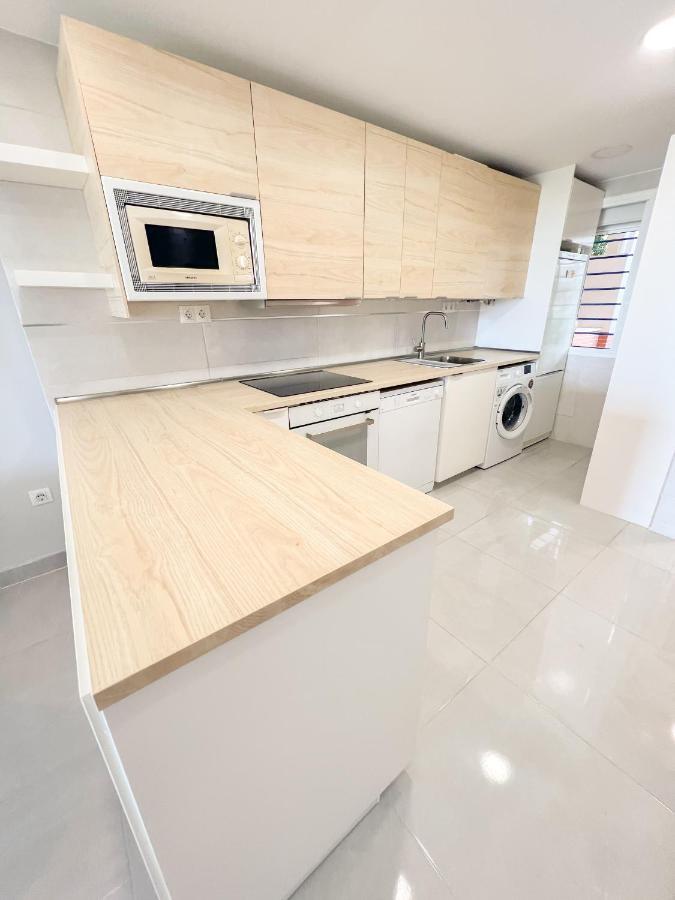 Cozy Apartment With Large Terrace Torremolinos Exterior photo