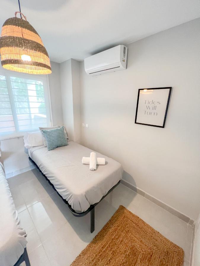 Cozy Apartment With Large Terrace Torremolinos Exterior photo