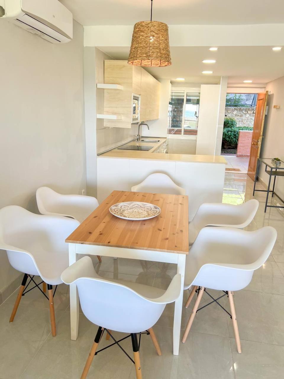 Cozy Apartment With Large Terrace Torremolinos Exterior photo