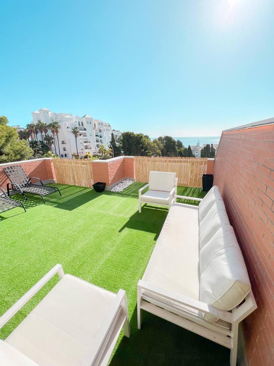Cozy Apartment With Large Terrace Torremolinos Exterior photo